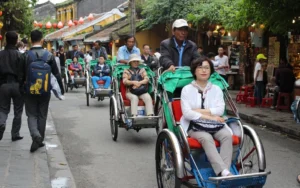 Sự thu hút từ một điểm đến gần gũi