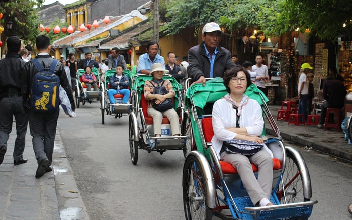 Sự thu hút từ một điểm đến gần gũi